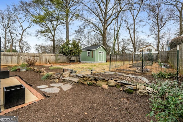 view of yard with a storage unit