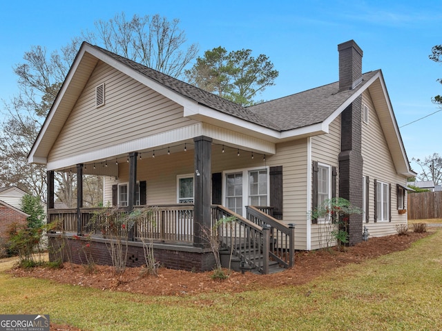 view of front of house with a porch and a front yard