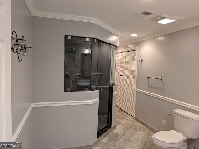 bathroom featuring crown molding, a shower with shower door, and toilet