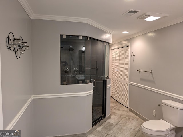 bathroom featuring a shower with door, ornamental molding, and toilet