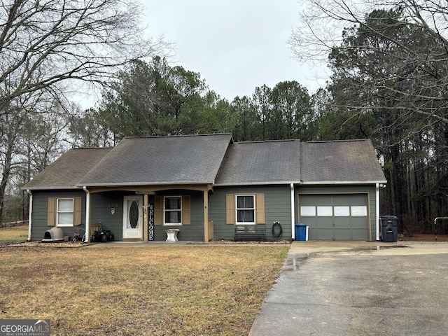 view of front facade with a garage and a front yard