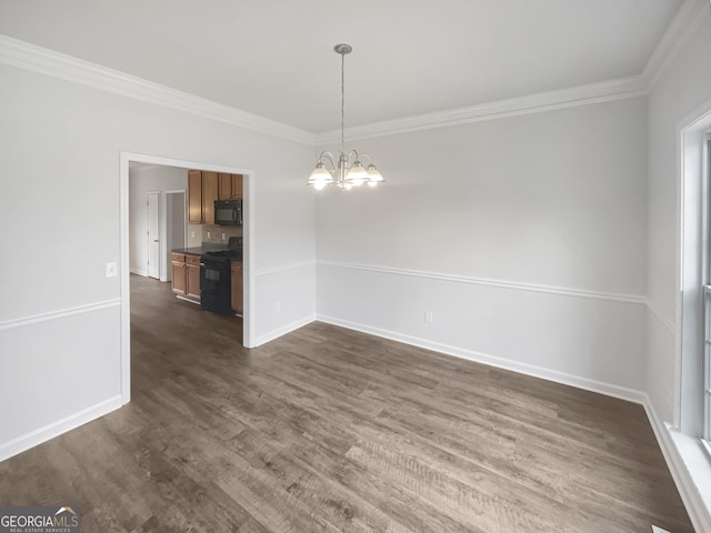 unfurnished dining area with crown molding, dark wood-type flooring, and a notable chandelier