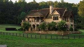 view of front facade featuring a rural view and a front lawn