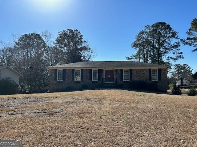 ranch-style home with a front lawn