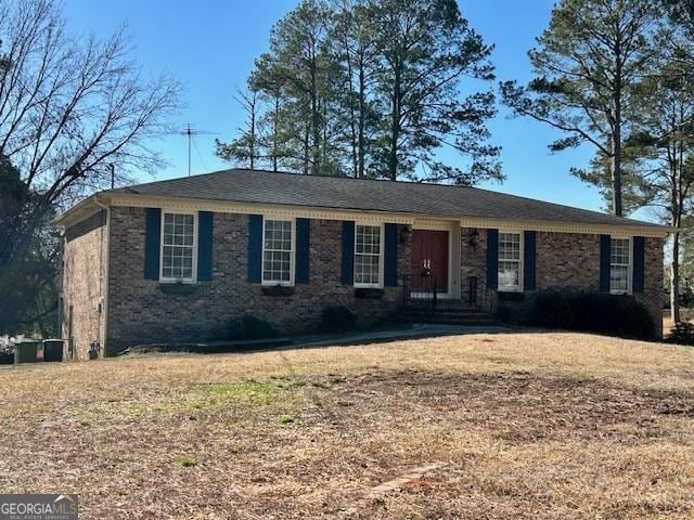 single story home featuring a front lawn