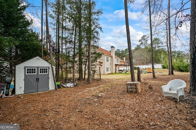 view of yard featuring a storage shed