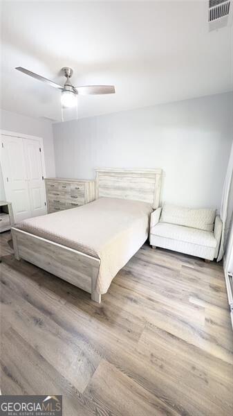 bedroom featuring hardwood / wood-style floors and ceiling fan