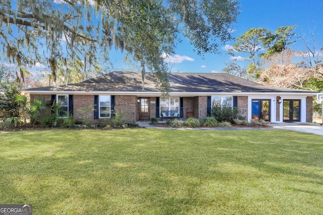 ranch-style house featuring a front yard