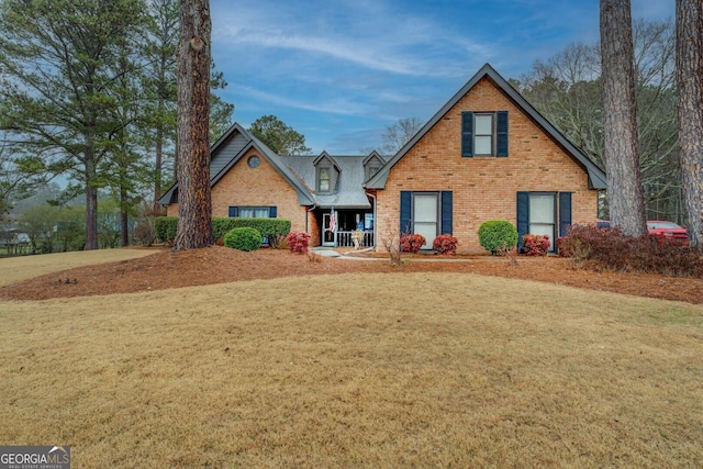 view of front facade with a front lawn