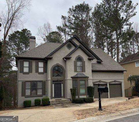 view of front facade featuring a garage