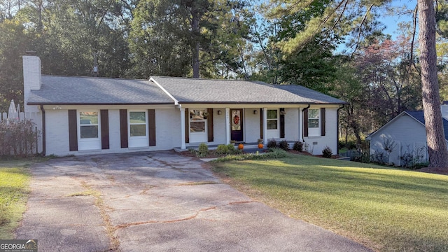 single story home featuring a front lawn and covered porch