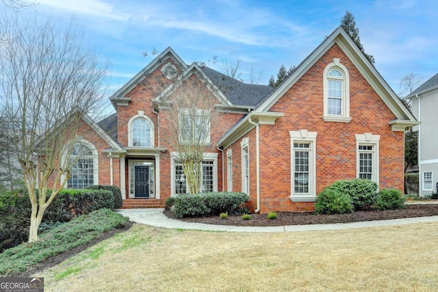 view of front of property with a front lawn