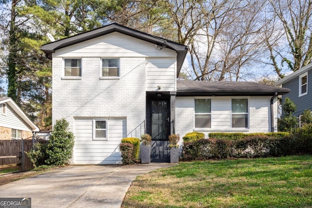 view of front of home featuring a front lawn