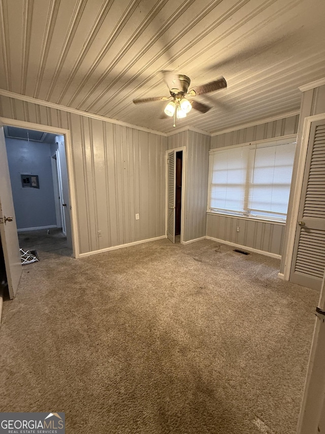 unfurnished bedroom featuring ceiling fan and carpet flooring