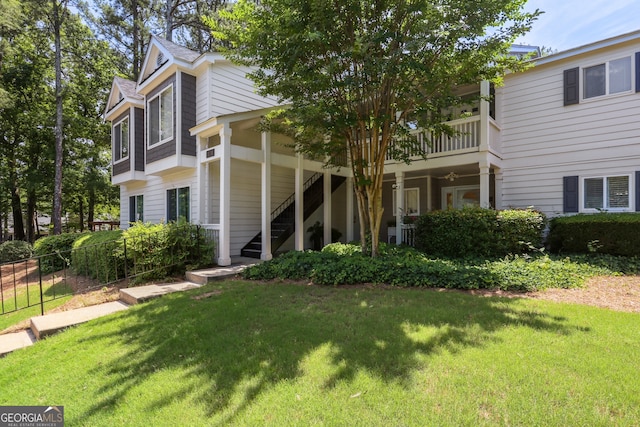 view of side of property featuring a lawn