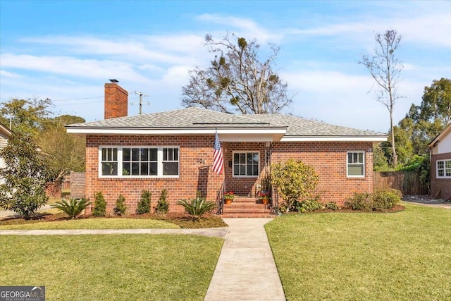 view of front of property with a front yard