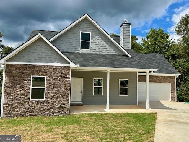 view of front of house featuring a front yard and covered porch