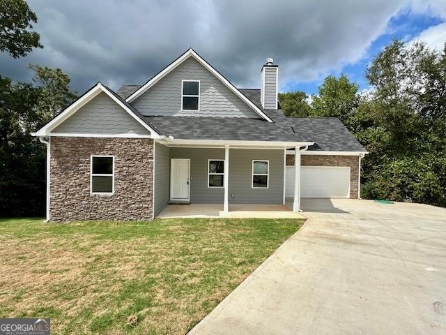 view of front of house with a porch and a front yard