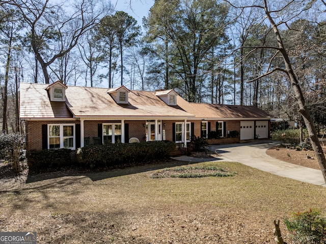 view of front of house featuring a garage and a front yard