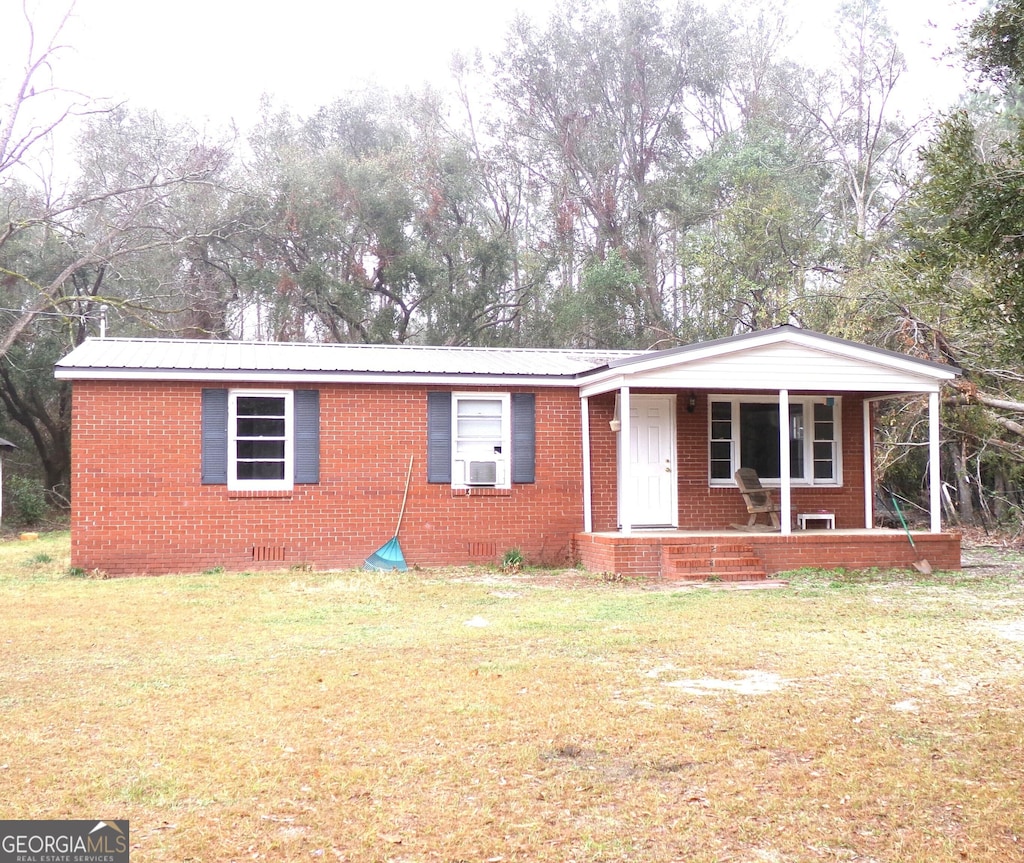 1963 Hwy 23 N, Garfield, GA 30425 - single story home featuring cooling unit, a front yard, and a porch