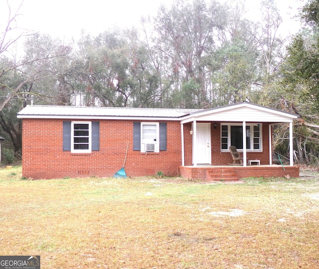 single story home featuring cooling unit, a front yard, and a porch