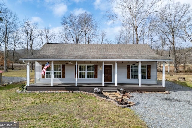 view of front of property featuring a front yard and covered porch