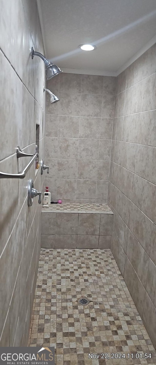 bathroom featuring a tile shower