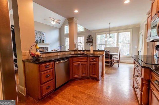 kitchen with stainless steel appliances, plenty of natural light, sink, and decorative light fixtures