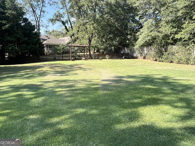 view of yard featuring a fenced backyard