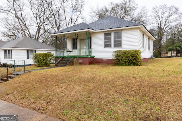 view of front facade with covered porch and a front yard