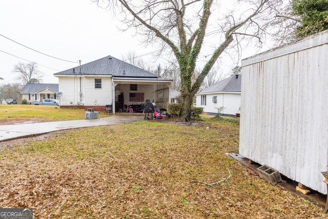 rear view of house featuring a lawn