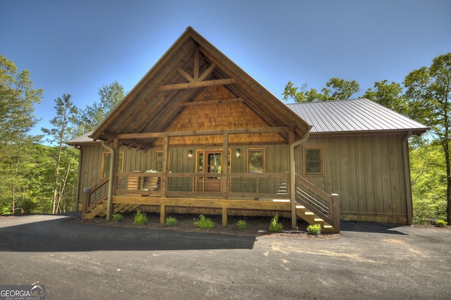 view of front of property featuring covered porch