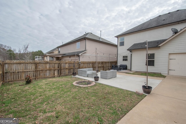 view of yard featuring a patio area and an outdoor living space with a fire pit