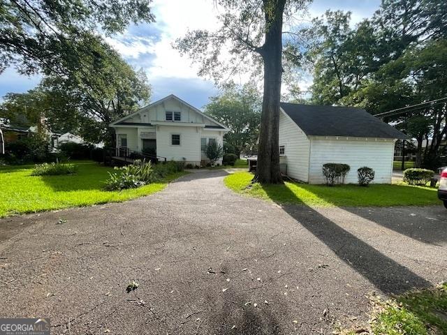 view of front of house with a front yard