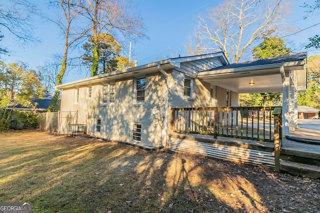 back of house featuring a lawn