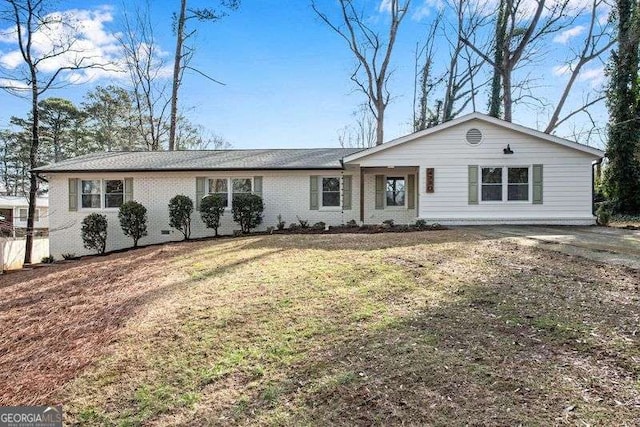 ranch-style home with a front yard