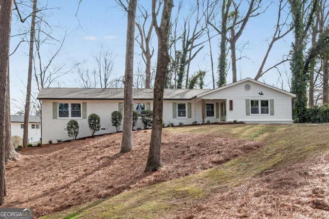 ranch-style home featuring a front yard