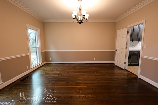 empty room featuring crown molding, dark hardwood / wood-style floors, and a chandelier