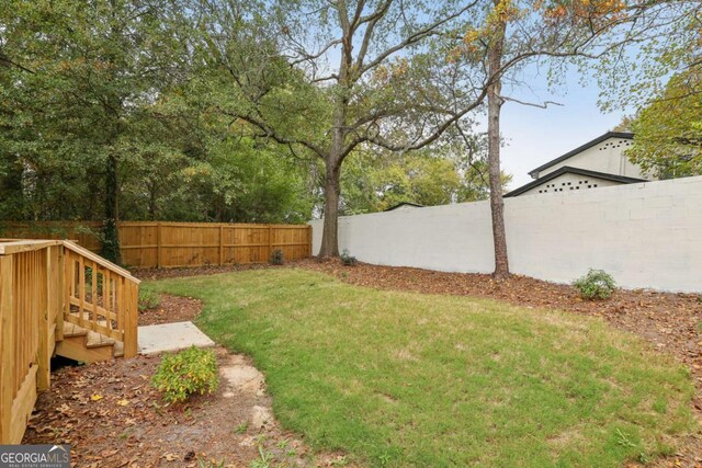 view of yard featuring a fenced backyard