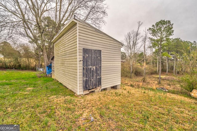 view of outdoor structure featuring a lawn