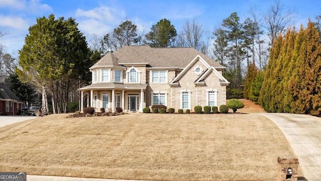 view of front of property featuring a porch and a front lawn