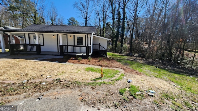 view of front facade featuring covered porch