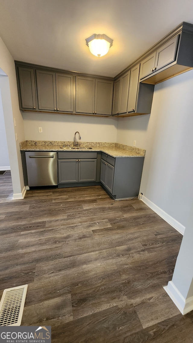 kitchen featuring sink, dark wood-type flooring, dishwasher, and gray cabinets