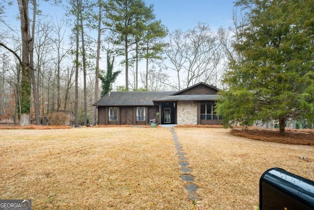 ranch-style house with a front yard