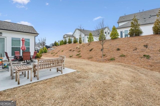 view of yard featuring a patio