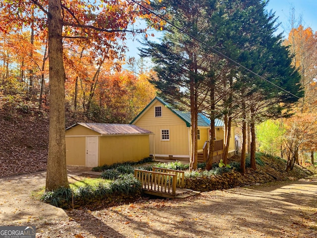 view of side of property with a storage shed