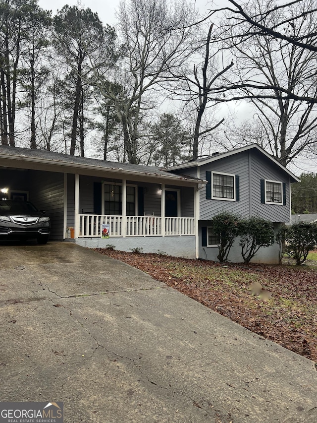 view of front facade with a carport