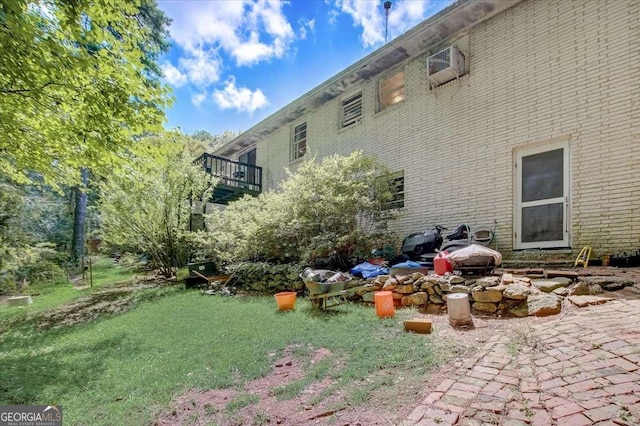 view of yard featuring a balcony