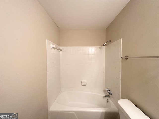 bathroom with tiled shower / bath and toilet