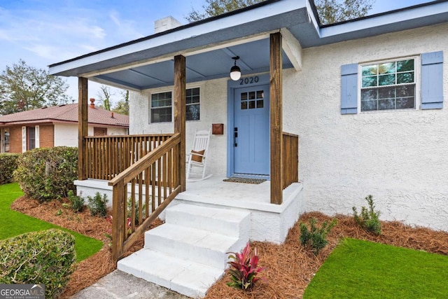 entrance to property featuring a porch